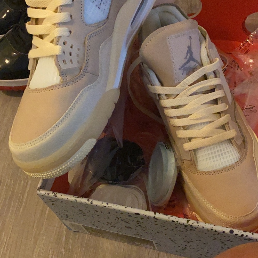 Jordan off whites - Picture 2 of 5